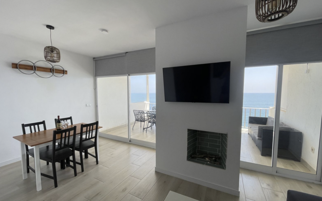 Квартира 70 кв.м с террасой у моря в Эстепоне