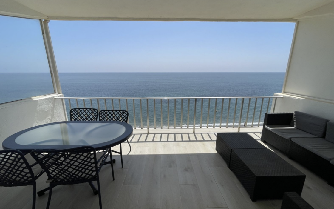 Квартира 70 кв.м с террасой у моря в Эстепоне