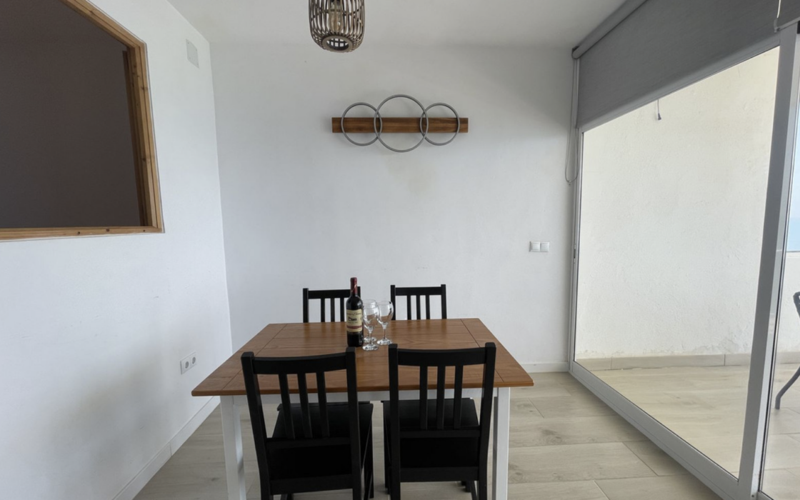 Квартира 70 кв.м с террасой у моря в Эстепоне