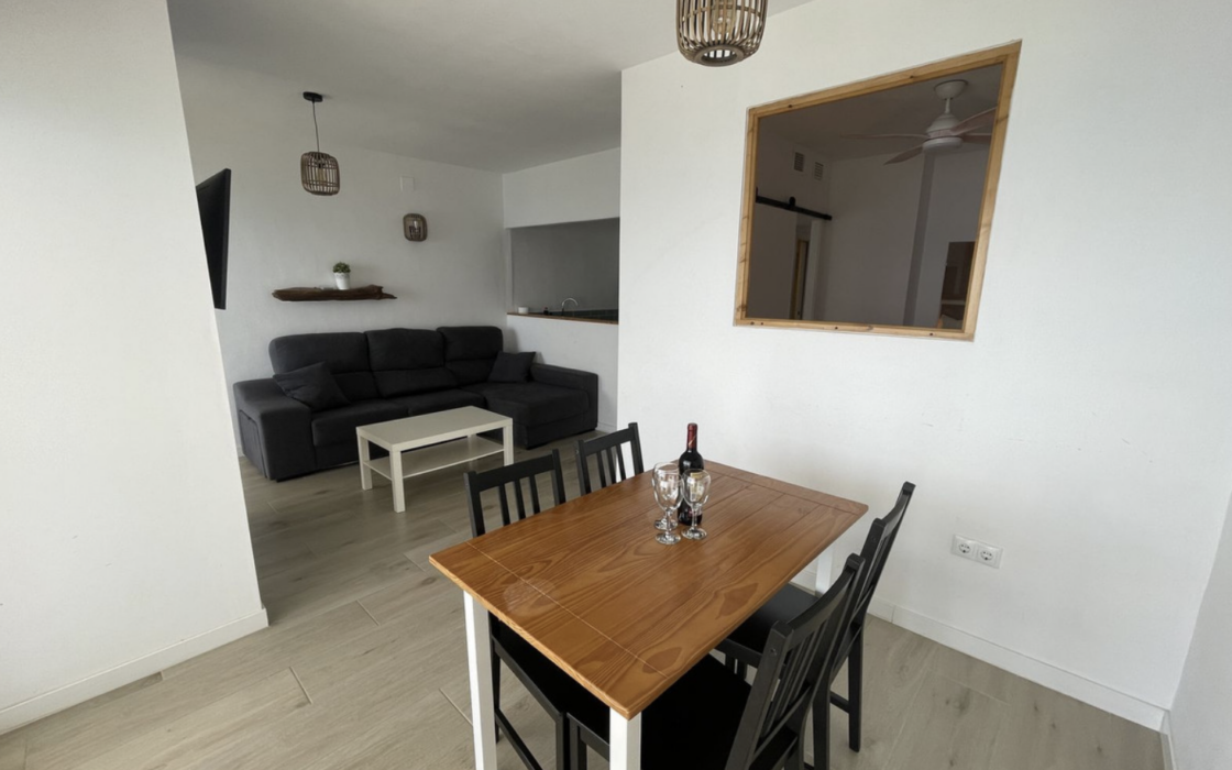 Квартира 70 кв.м с террасой у моря в Эстепоне