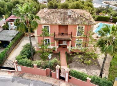 Простора вілла в Фіністраті 320 кв.м з видом на море