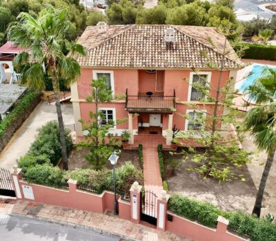 Простора вілла в Фіністраті 320 кв.м з видом на море