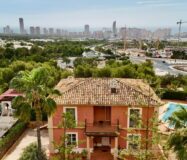 Просторная вилла в Финистрата 320 кв.м с видом на море