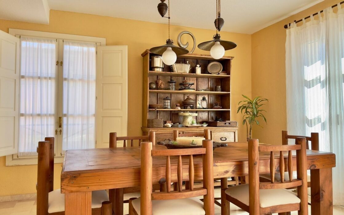 Просторная вилла в Финистрата 320 кв.м с видом на море