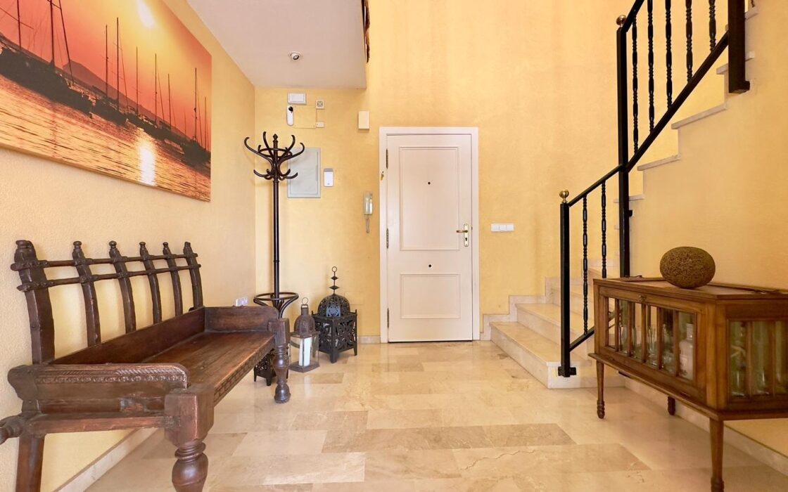 Просторная вилла в Финистрата 320 кв.м с видом на море