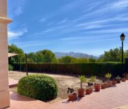 Просторная вилла в Финистрата 320 кв.м с видом на море