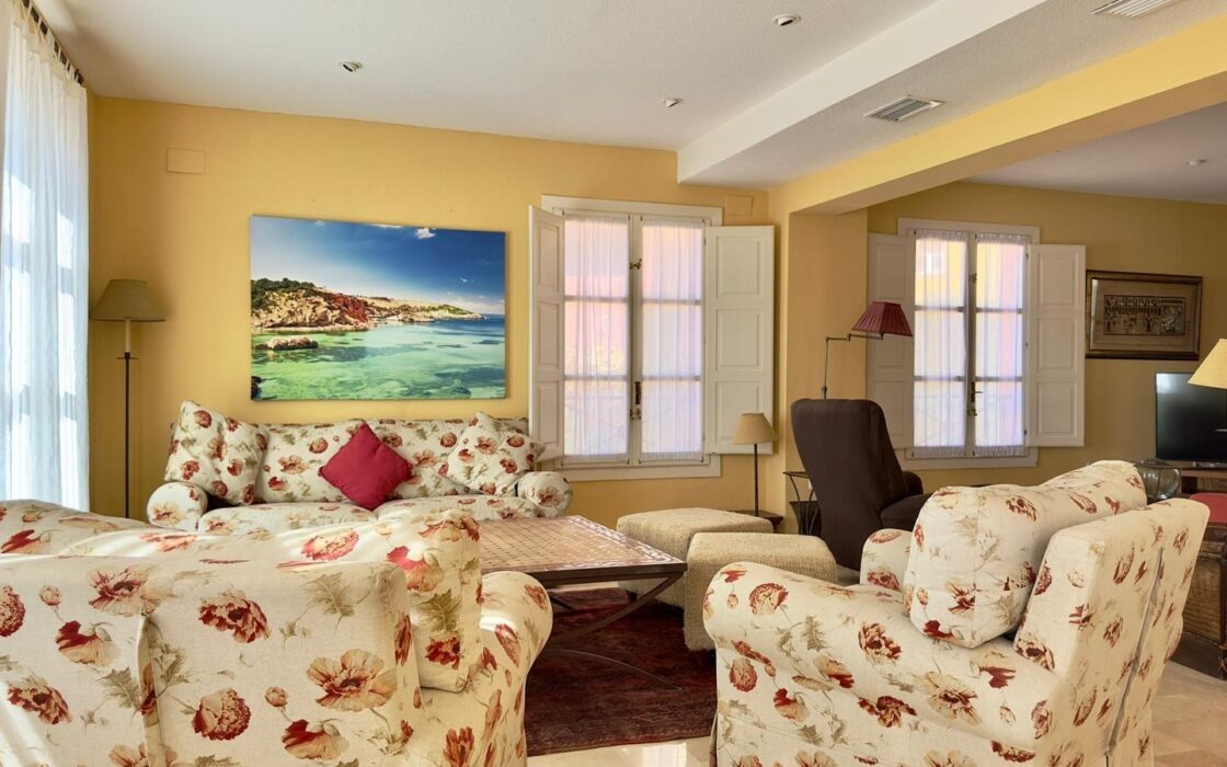 Просторная вилла в Финистрата 320 кв.м с видом на море