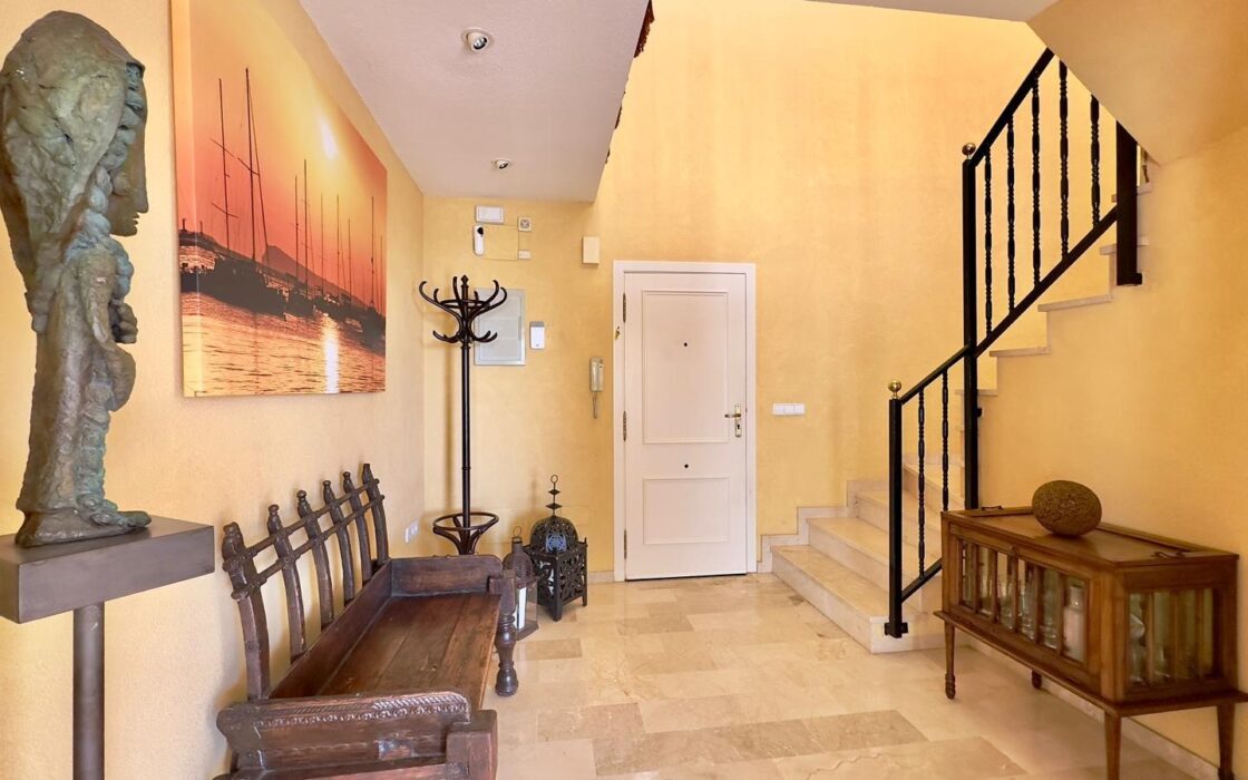 Просторная вилла в Финистрата 320 кв.м с видом на море