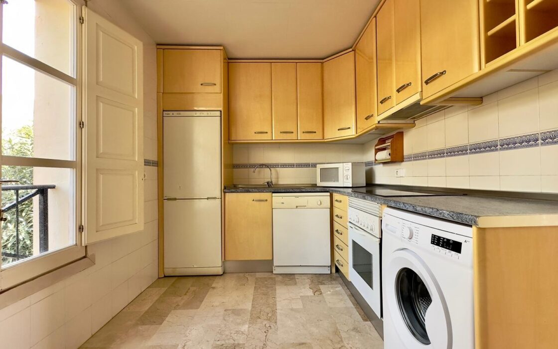 Просторная вилла в Финистрата 320 кв.м с видом на море