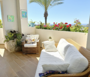 Просторная 3-комнатная квартира с панорамным видом в Эстепоне