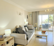 Просторная 3-комнатная квартира с панорамным видом в Эстепоне