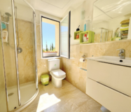 Просторная 3-комнатная квартира с панорамным видом в Эстепоне