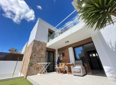 Вилла хайтек в Кабо Риг с бассейном и террасой 111 кв.м