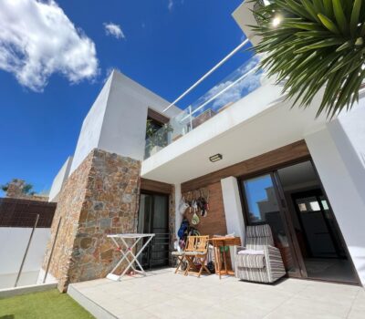 Вілла хай-тек в Кабо Риг з басейном та терасою 111 кв.м