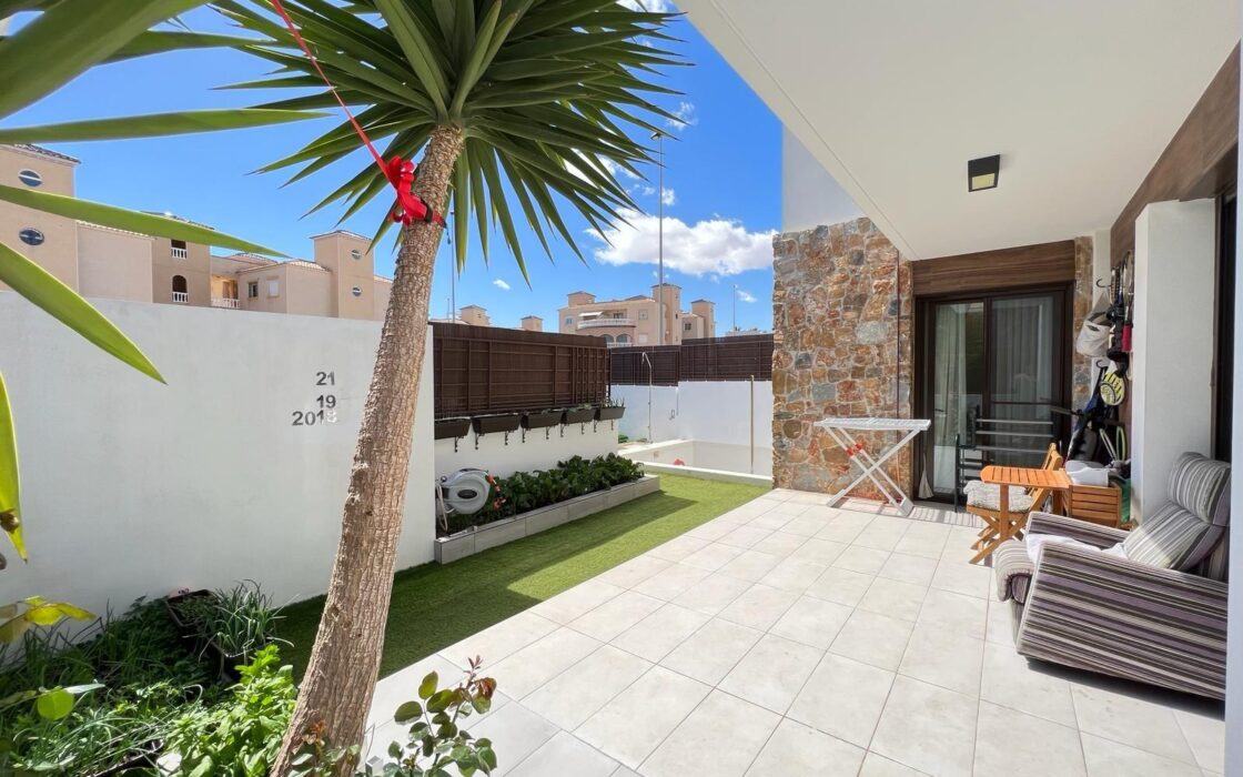 Вилла хайтек в Кабо Риг с бассейном и террасой 111 кв.м