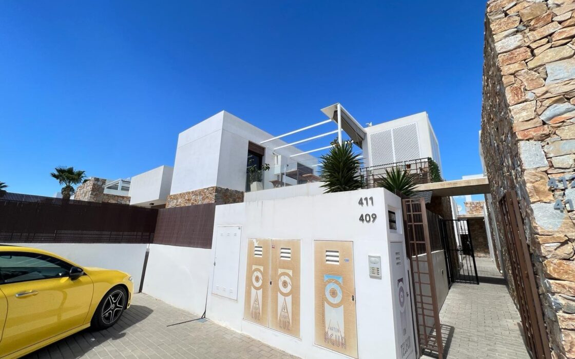 Вилла хайтек в Кабо Риг с бассейном и террасой 111 кв.м