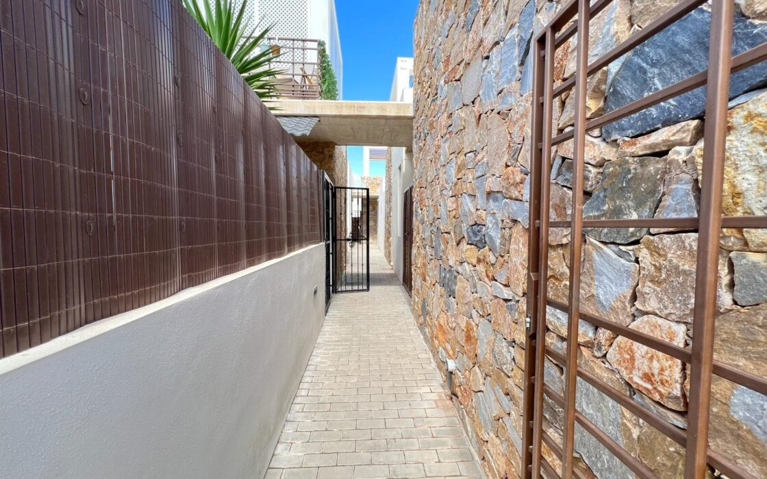 Вилла хайтек в Кабо Риг с бассейном и террасой 111 кв.м