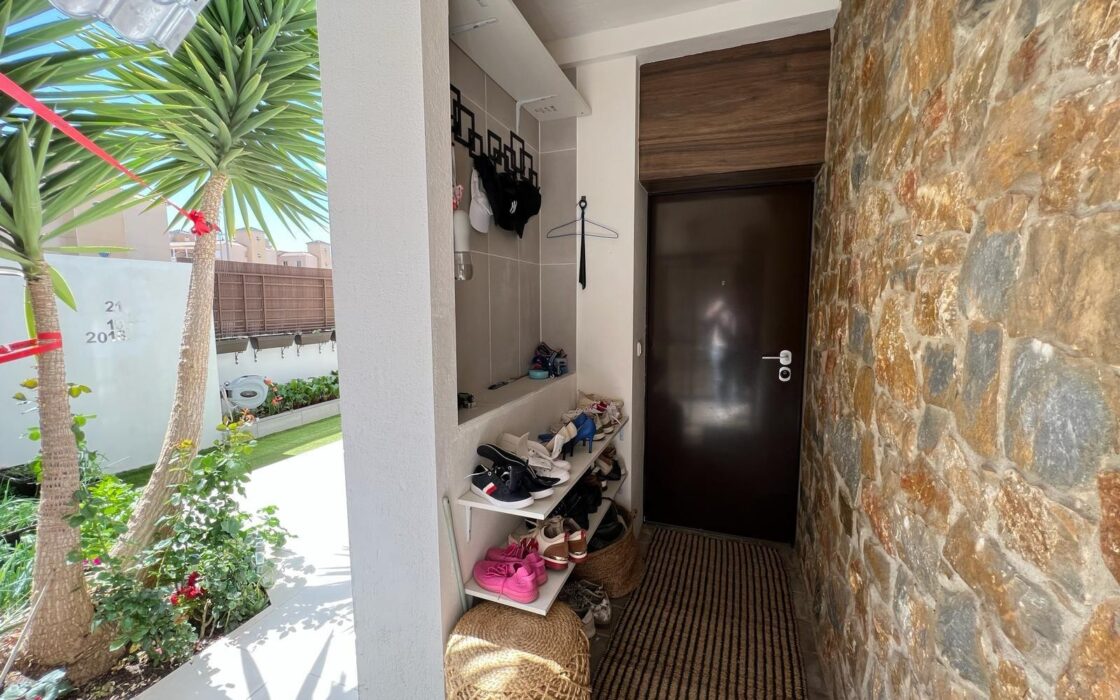 Вилла хайтек в Кабо Риг с бассейном и террасой 111 кв.м