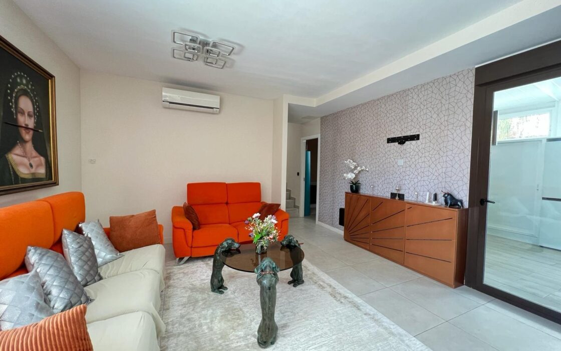 Вилла хайтек в Кабо Риг с бассейном и террасой 111 кв.м