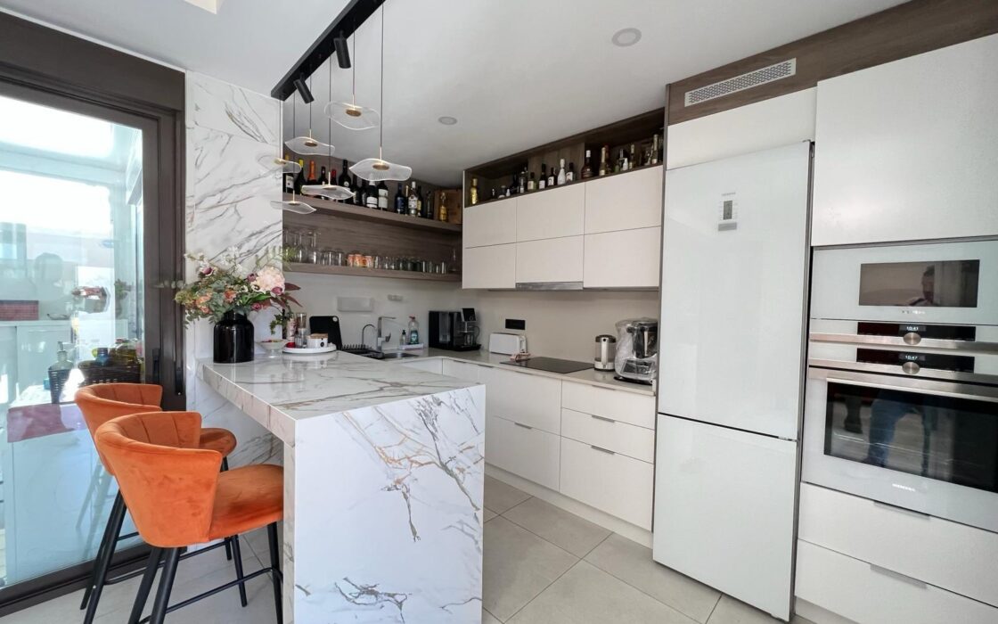 Вилла хайтек в Кабо Риг с бассейном и террасой 111 кв.м