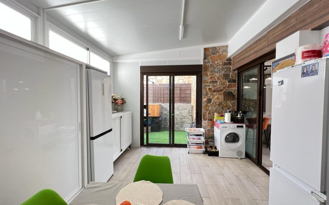 Вилла хайтек в Кабо Риг с бассейном и террасой 111 кв.м