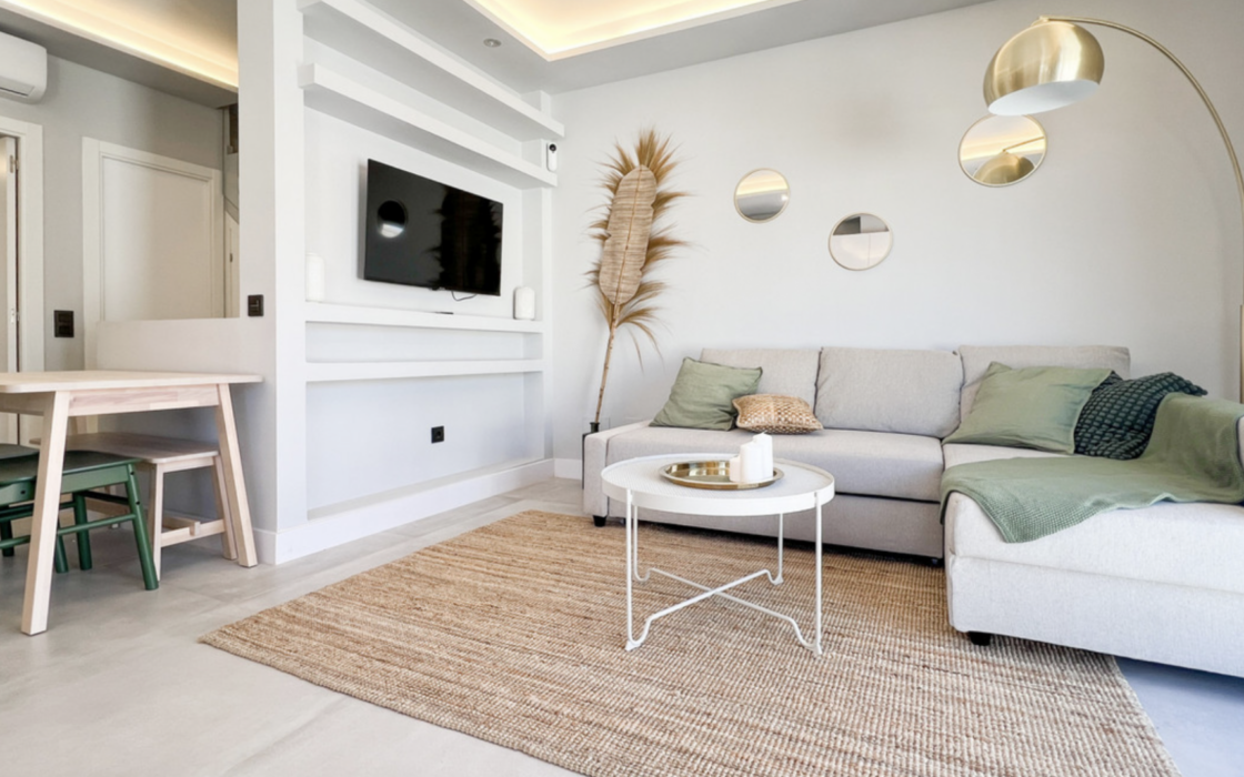 Изысканный пентхаус с террасой в центре Бенахависа 85 кв.м