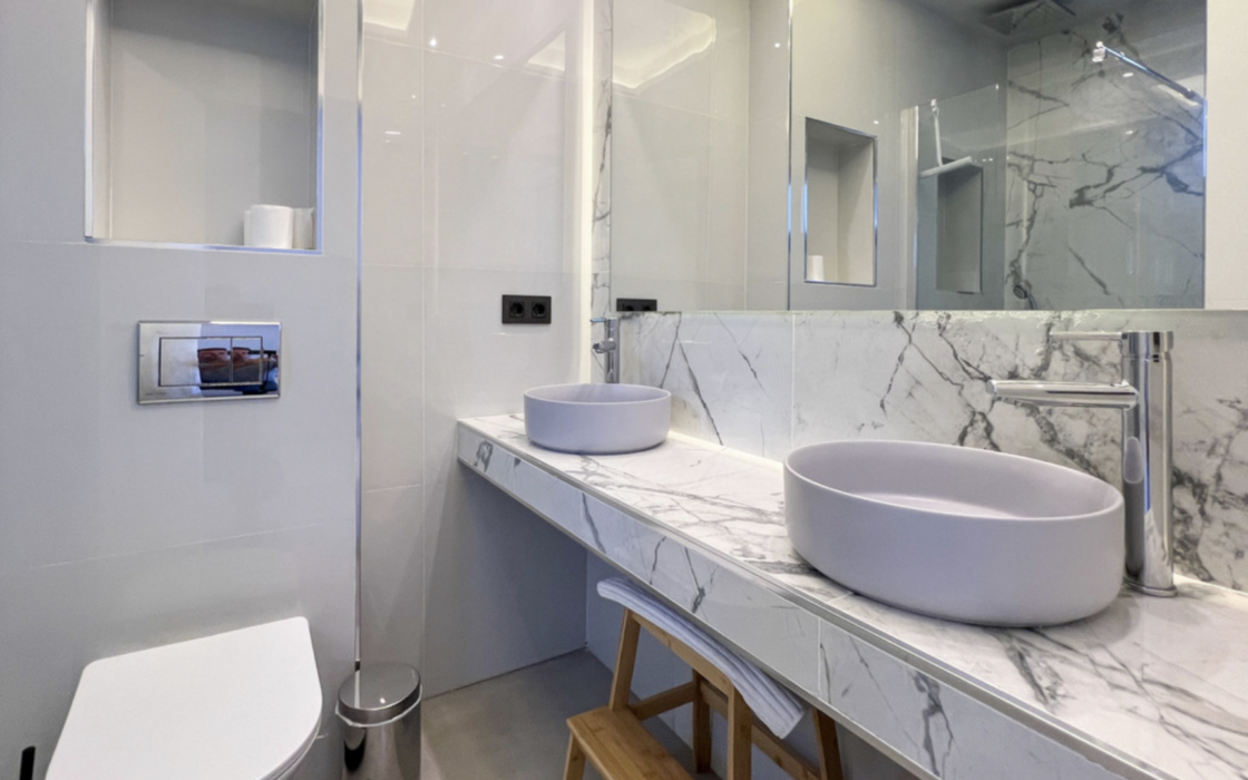 Изысканный пентхаус с террасой в центре Бенахависа 85 кв.м