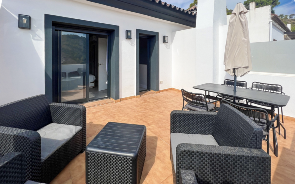 Изысканный пентхаус с террасой в центре Бенахависа 85 кв.м