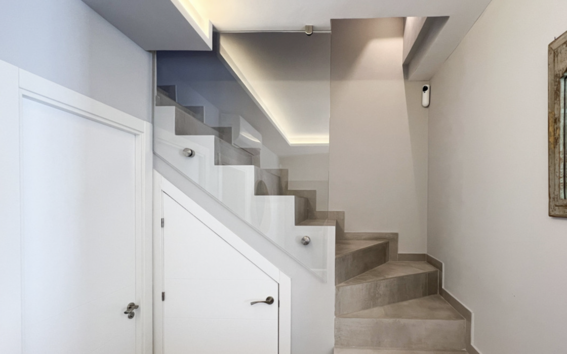 Изысканный пентхаус с террасой в центре Бенахависа 85 кв.м