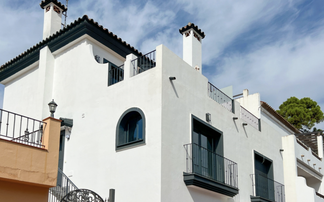 Изысканный пентхаус с террасой в центре Бенахависа 85 кв.м