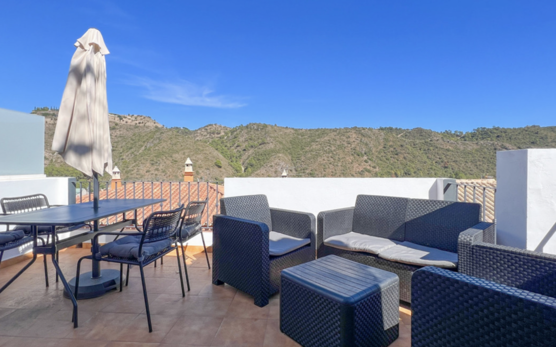 Изысканный пентхаус с террасой в центре Бенахависа 85 кв.м