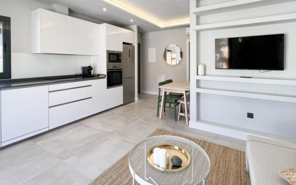 Изысканный пентхаус с террасой в центре Бенахависа 85 кв.м