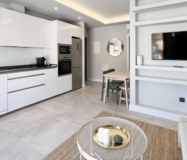 Изысканный пентхаус с террасой в центре Бенахависа 85 кв.м