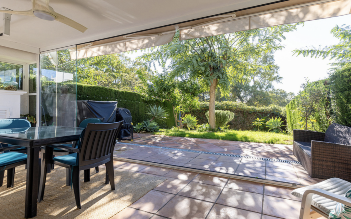 Апартамент с 2 спальнями в Эстепоне с террасой и садом