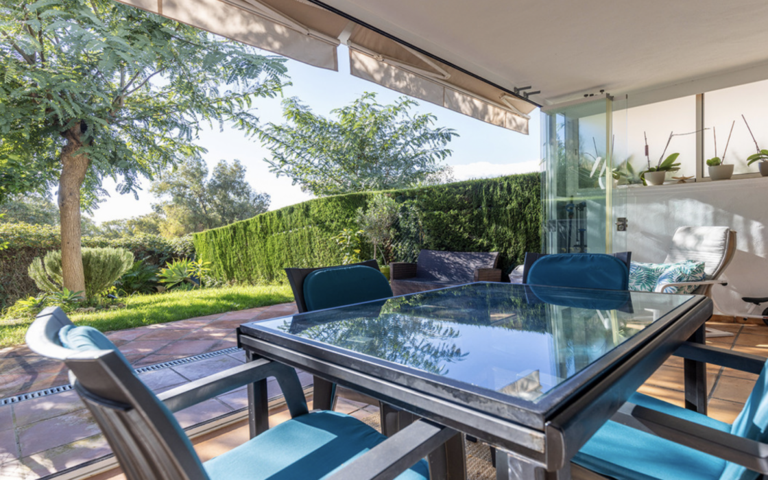 Апартамент с 2 спальнями в Эстепоне с террасой и садом