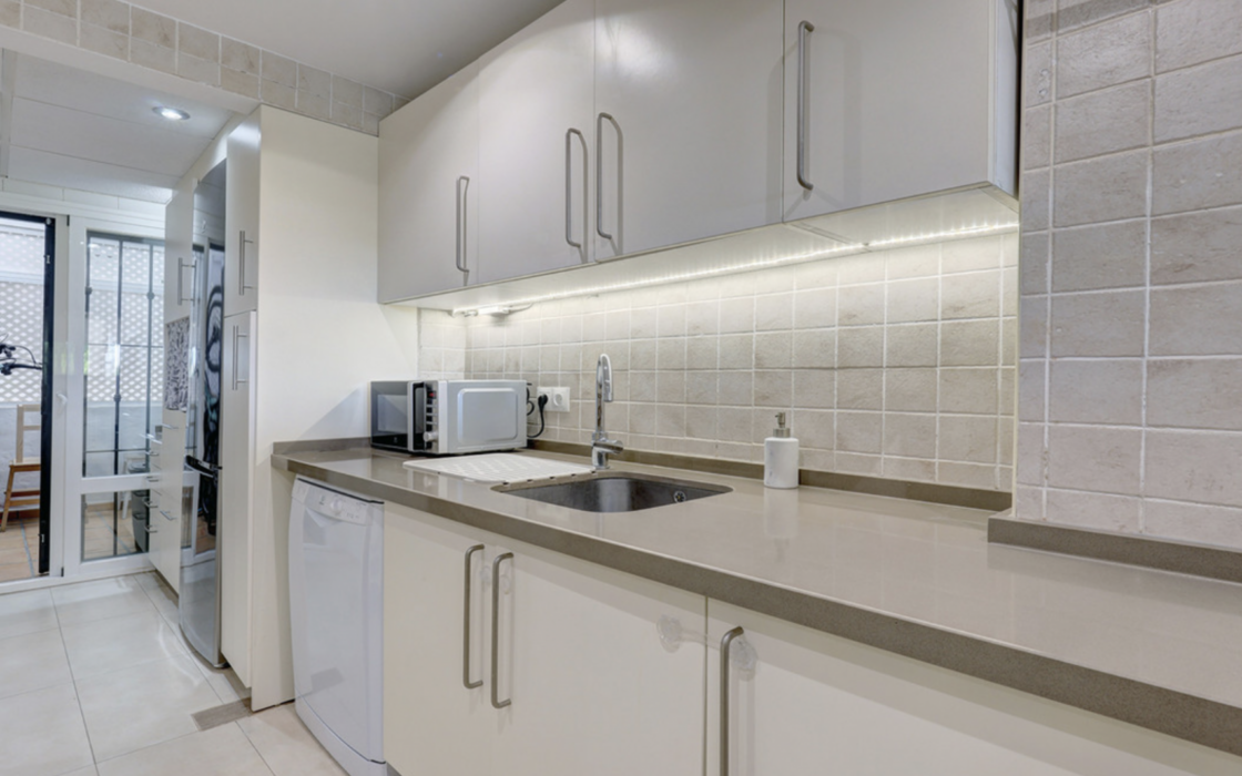 Апартамент с 2 спальнями в Эстепоне с террасой и садом