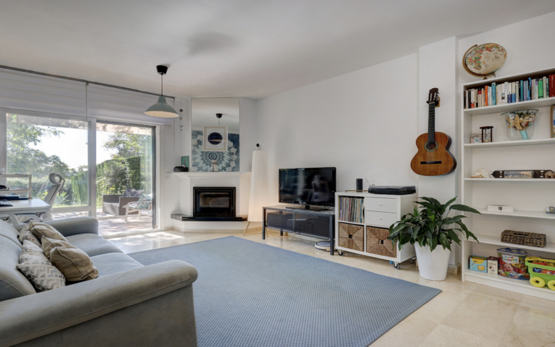 Апартамент с 2 спальнями в Эстепоне с террасой и садом