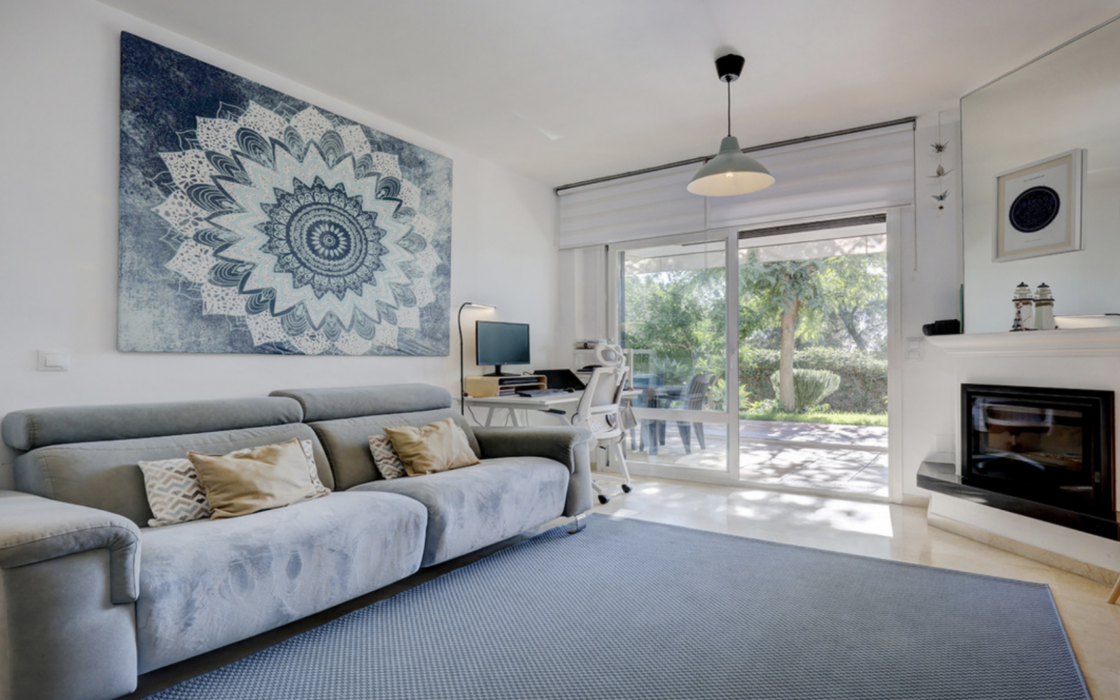 Апартамент с 2 спальнями в Эстепоне с террасой и садом