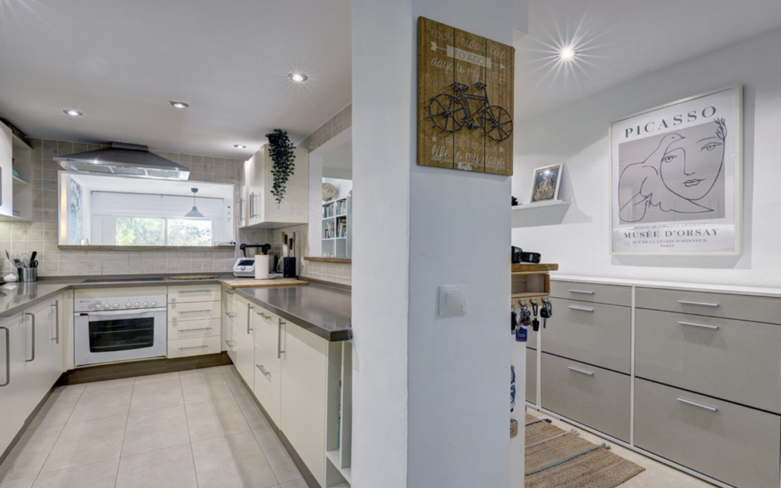 Апартамент с 2 спальнями в Эстепоне с террасой и садом