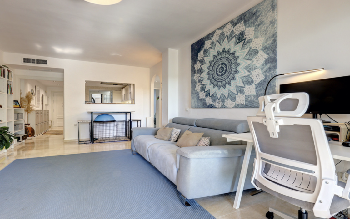 Апартамент с 2 спальнями в Эстепоне с террасой и садом