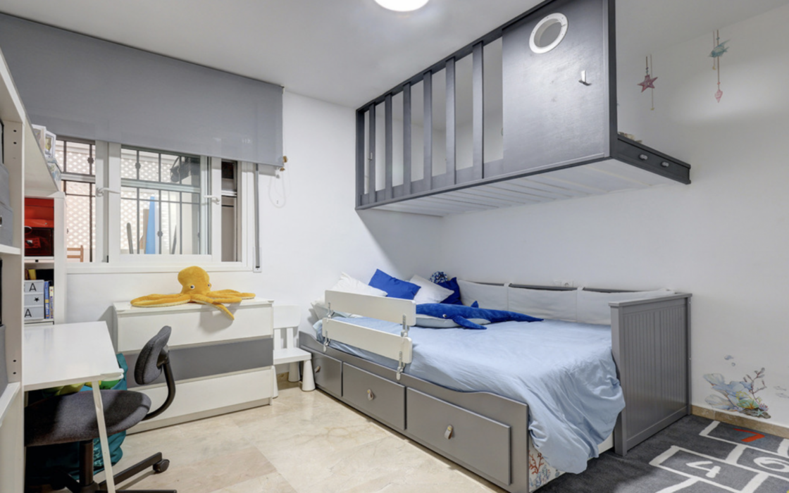 Апартамент с 2 спальнями в Эстепоне с террасой и садом