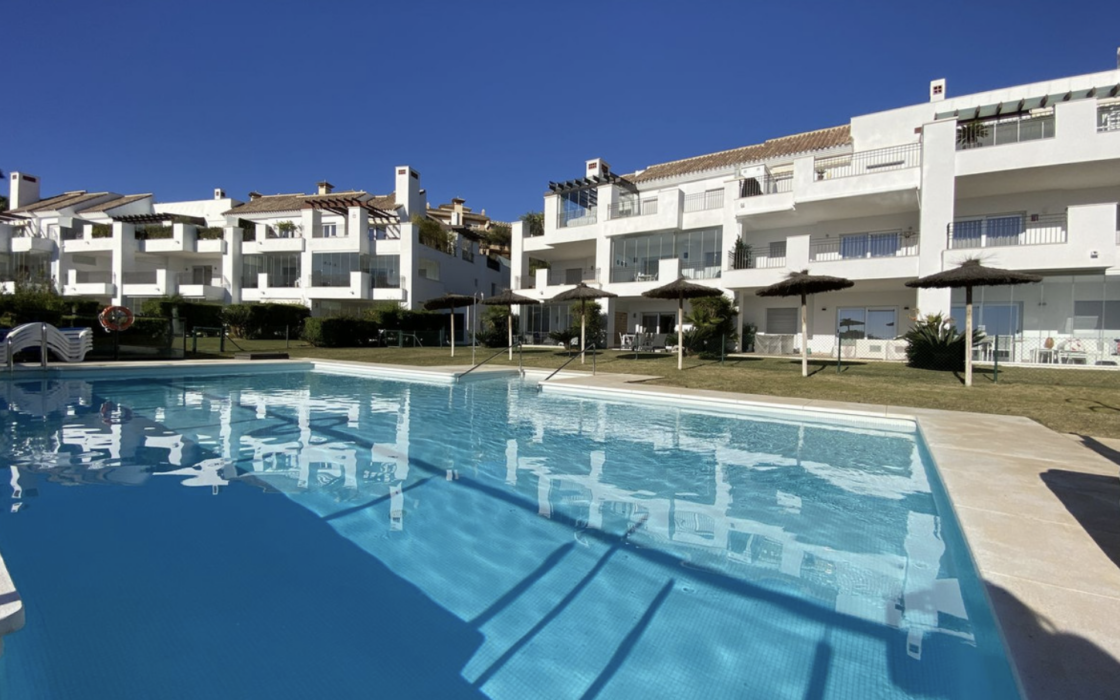 Квартира 107 кв.м с садом в Марбелье у моря