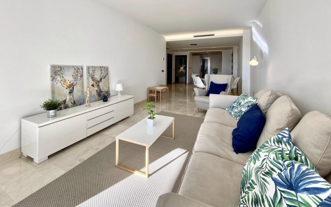 Квартира 107 кв.м с садом в Марбелье у моря