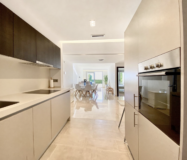 Квартира 107 кв.м с садом в Марбелье у моря