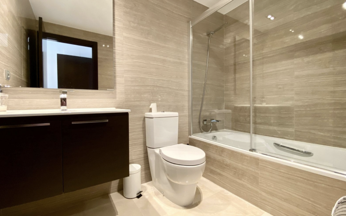 Квартира 107 кв.м с садом в Марбелье у моря