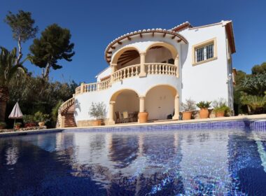 Вілла з басейном у Беніссі, 2 спальні, 1 км до моря