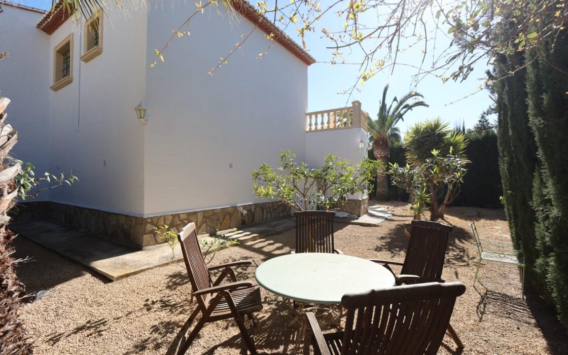 Вілла з басейном у Беніссі, 2 спальні, 1 км до моря