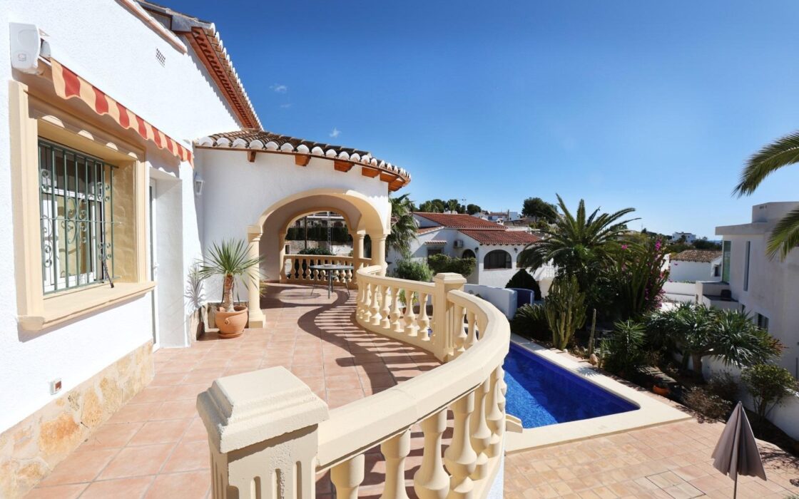 Вілла з басейном у Беніссі, 2 спальні, 1 км до моря