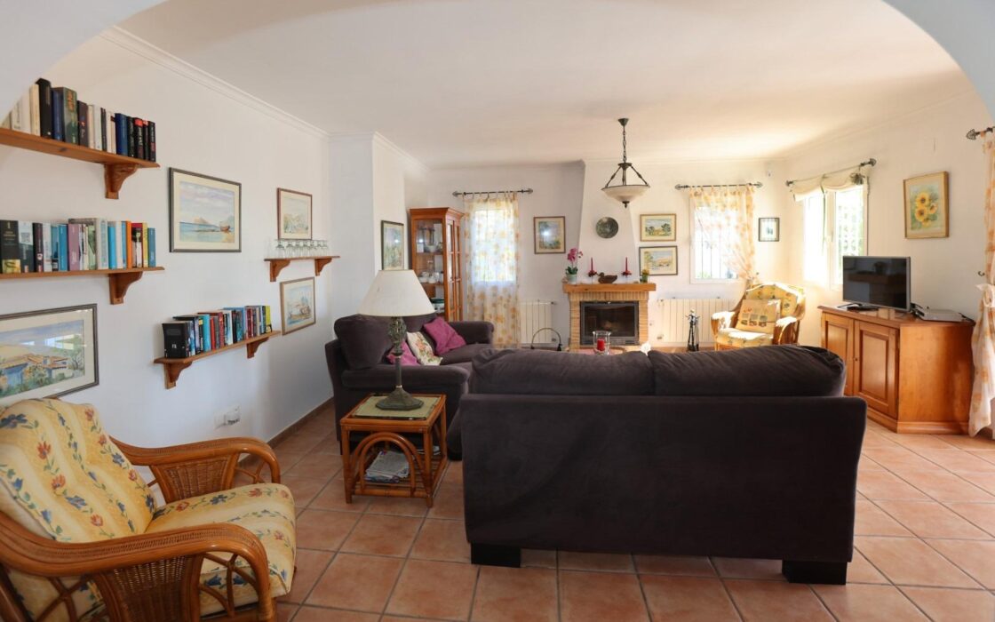 Вілла з басейном у Беніссі, 2 спальні, 1 км до моря