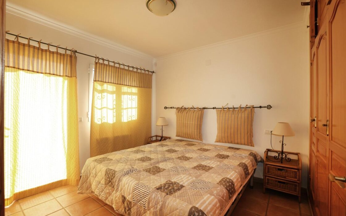 Вілла з басейном у Беніссі, 2 спальні, 1 км до моря